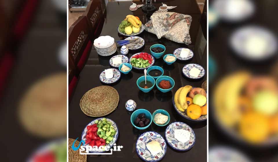 میز صبحانه در اقامتگاه بوم گردی هورشید - زردنجان - اصفهان